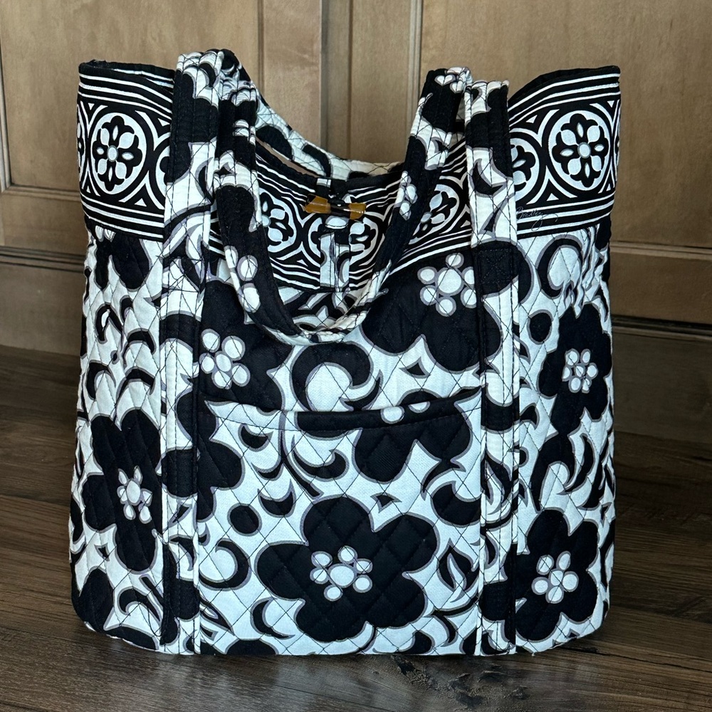 NWOT Vera Bradley Classic Vera Tote - NIGHT & DAY *RETIRED
